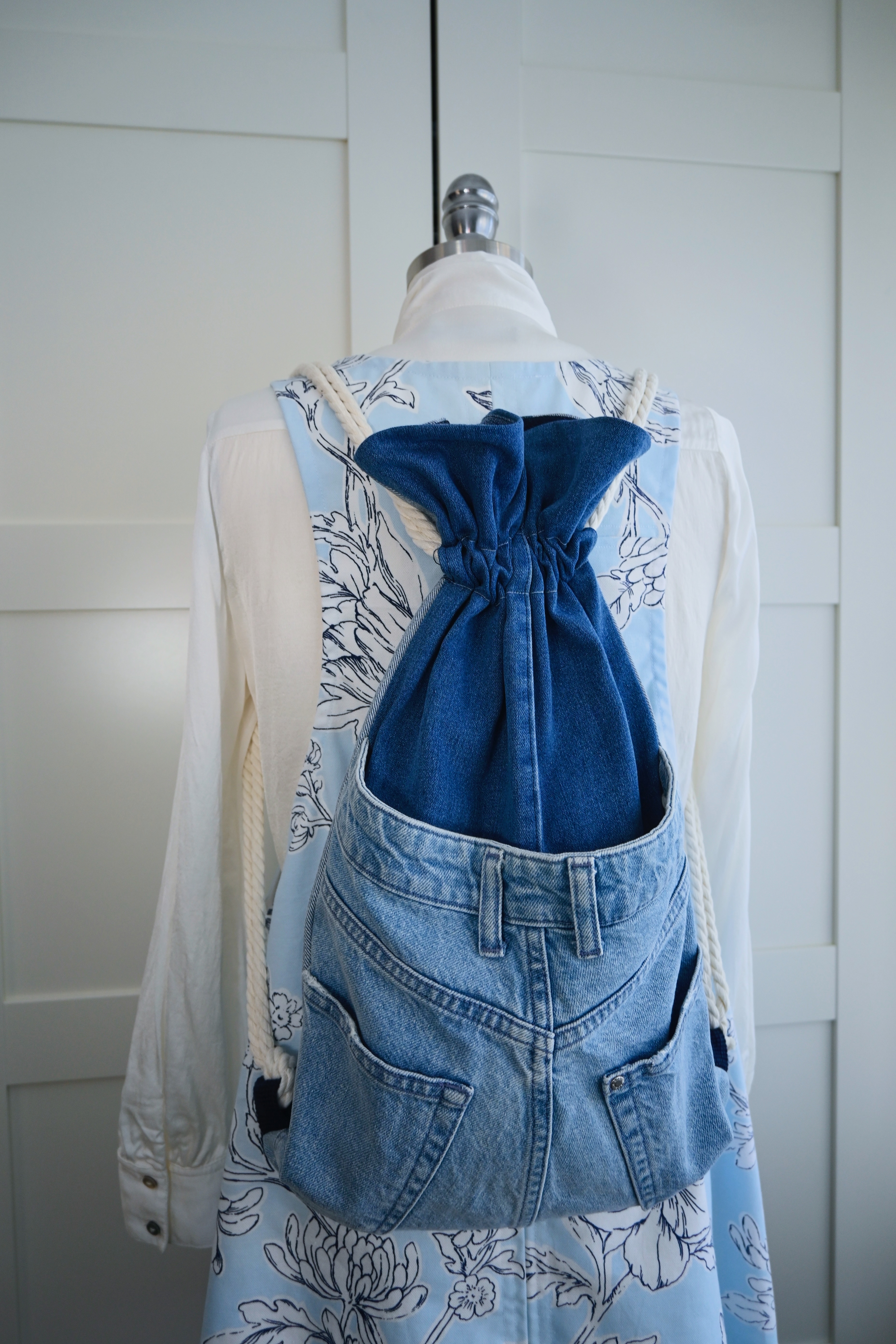 The back of the Azuri backpack on a tailor's dummy.